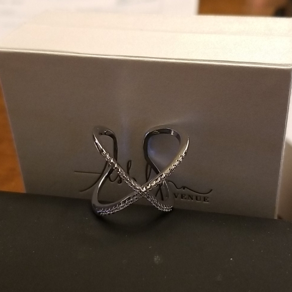 Ashlynn Avenue silver ring - Picture 3 of 8